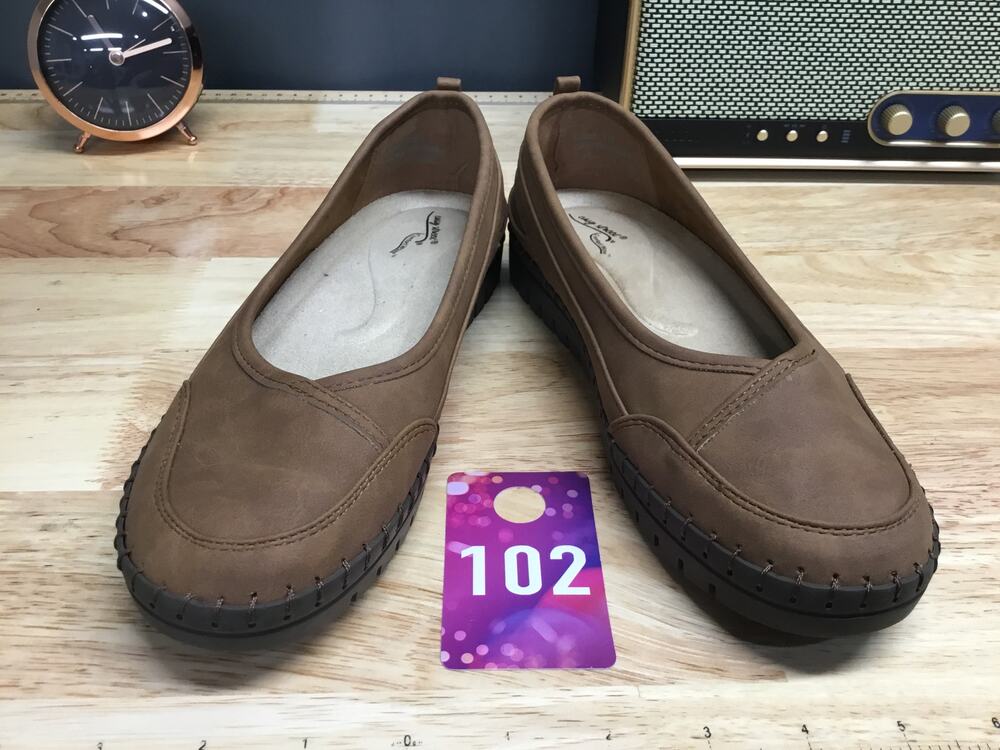 Easy Street Women's 7 Brown Leather Slip-On Round Toe Comfort Ballet Flats